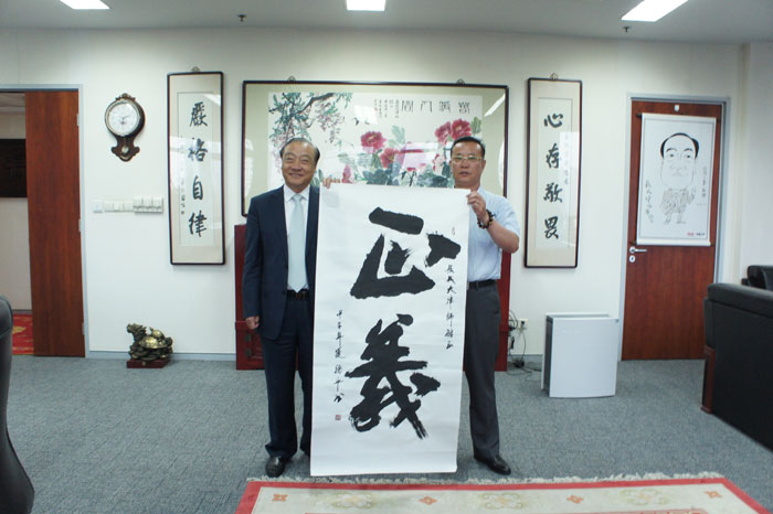 中國書法家協(xié)會(huì)會(huì)員徐平來我所參觀