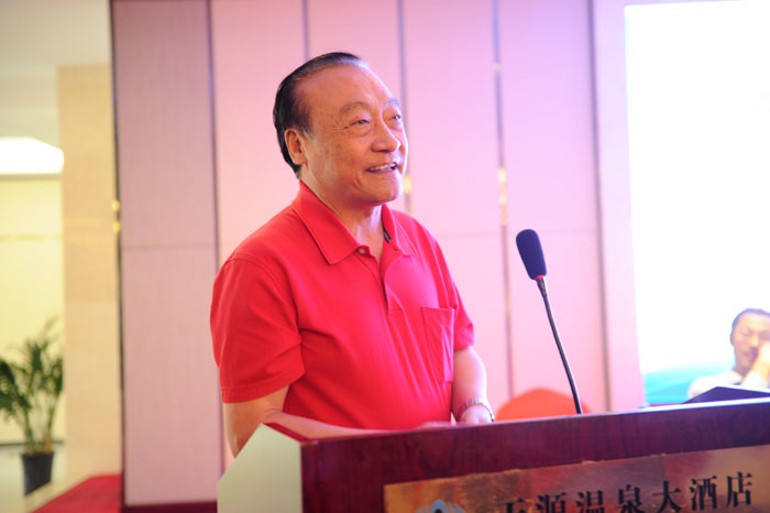 2014年6月30日，由中國經(jīng)濟(jì)報(bào)刊協(xié)會(huì)主辦、甘肅經(jīng)濟(jì)日報(bào)社承辦的中國經(jīng)濟(jì)報(bào)刊協(xié)會(huì)六屆三次理事會(huì)暨“新型城鎮(zhèn)化與農(nóng)村體制改革”專題講座和“經(jīng)濟(jì)類媒體發(fā)展與合作”研討會(huì)在蘭州召開，全國120家經(jīng)濟(jì)類媒體代表參會(huì)，岳成律師出席會(huì)議并作主題發(fā)言。我所現(xiàn)擔(dān)任中國經(jīng)濟(jì)報(bào)刊協(xié)會(huì)的常年法律顧問。