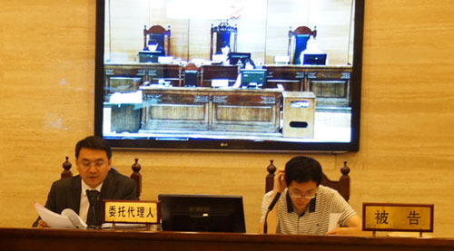 庭審現(xiàn)場:岳運(yùn)生主任進(jìn)行質(zhì)證