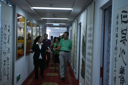 民建北京朝陽區(qū)社會服務(wù)專委會多位客人來我所參觀交流