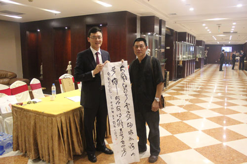 徐州著名書法家李天池老師向岳成律師贈送書法作品
